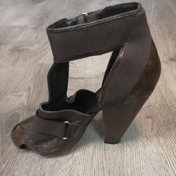 Y2k Vintage Givenchy Strappy Leather Gladiator Sandal Pumps With Velcro Closure - Picture 5 of 8